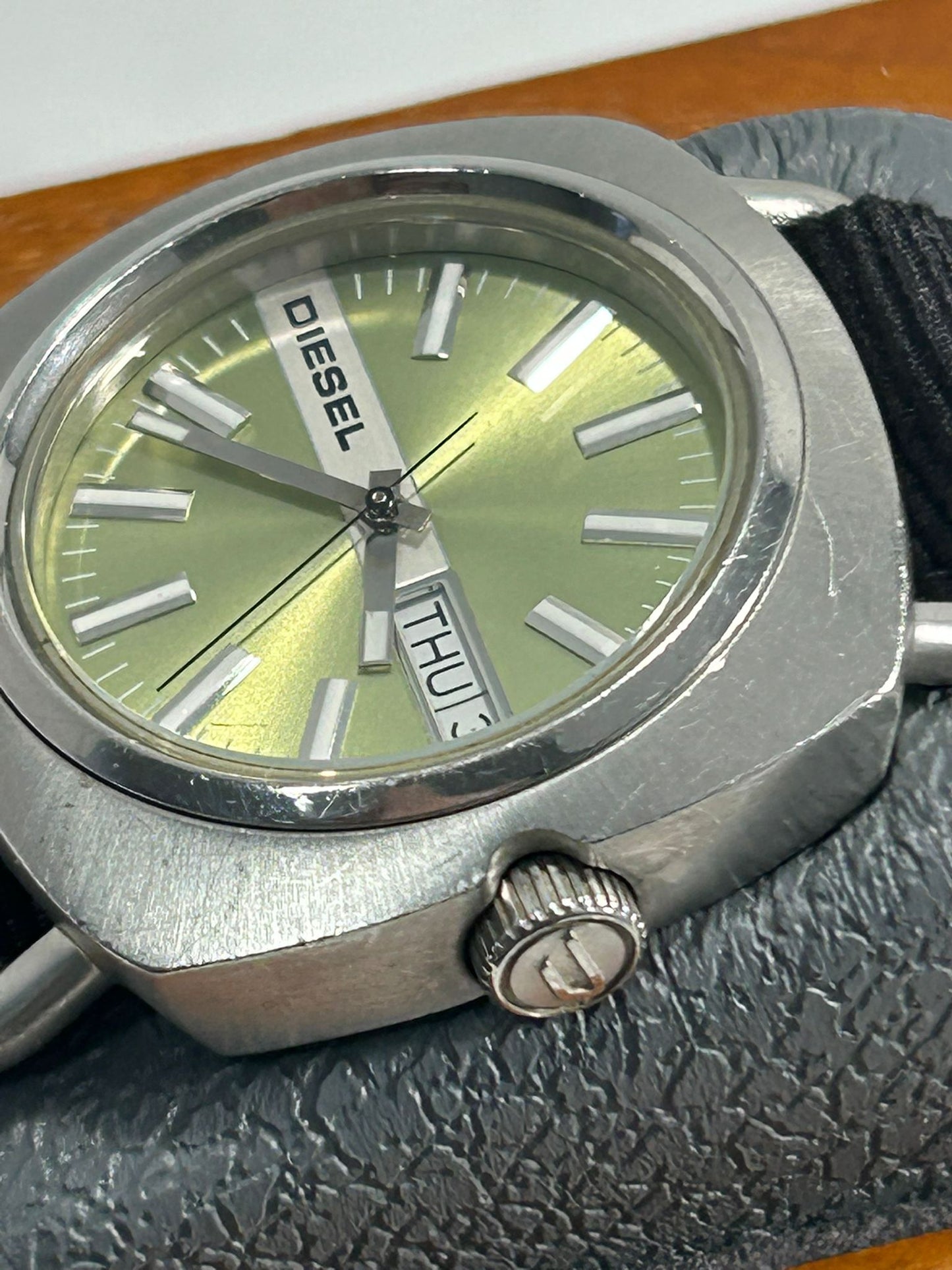 Diesel DZ-5098 Vintage Men’s Watch – Green Sunburst Dial, Stainless Steel Case, 36mm