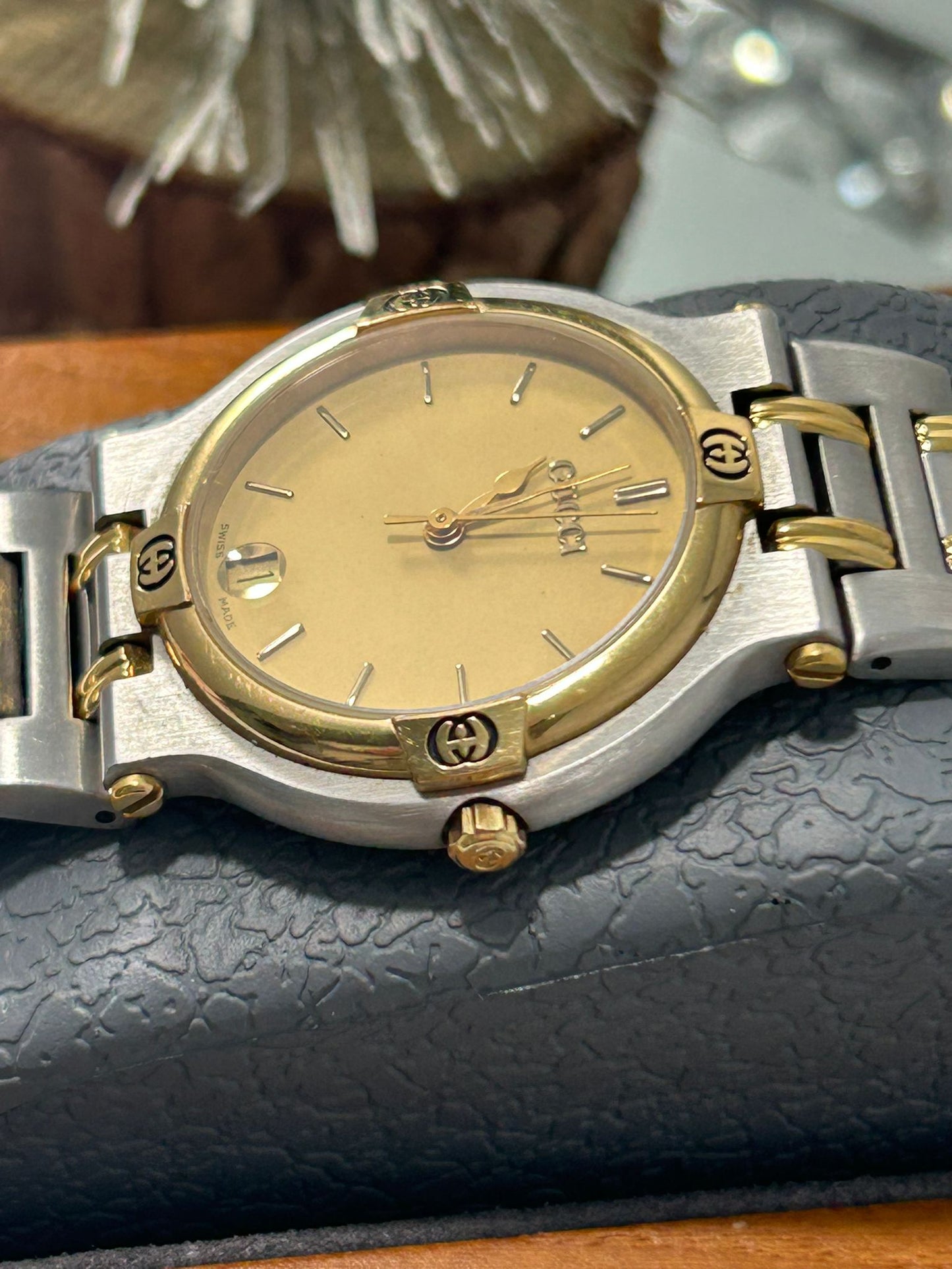 Gucci Vintage 9000M Stainless Steel Gold Bezel Unisex Swiss Quartz Watch