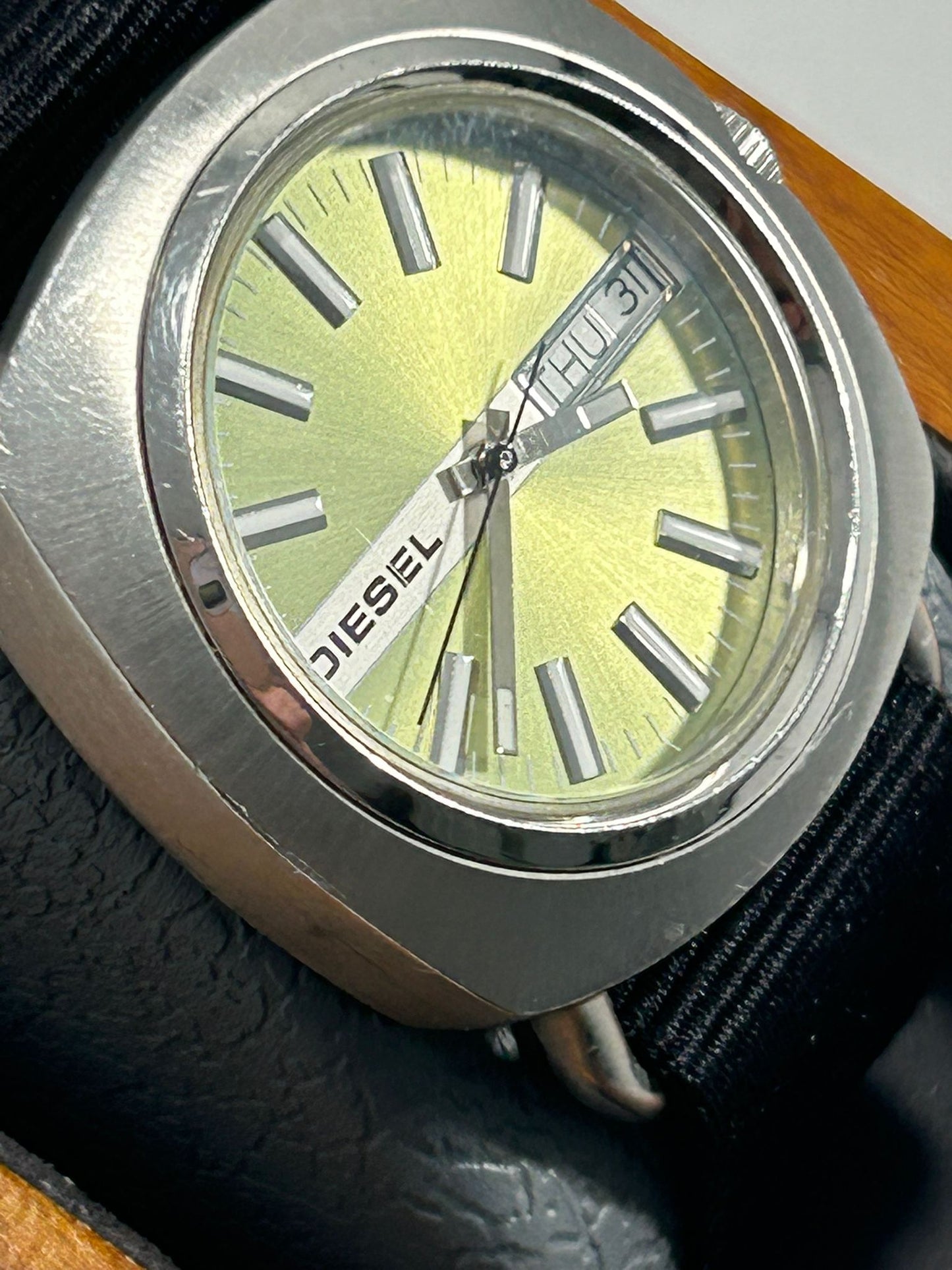 Diesel DZ-5098 Vintage Men’s Watch – Green Sunburst Dial, Stainless Steel Case, 36mm