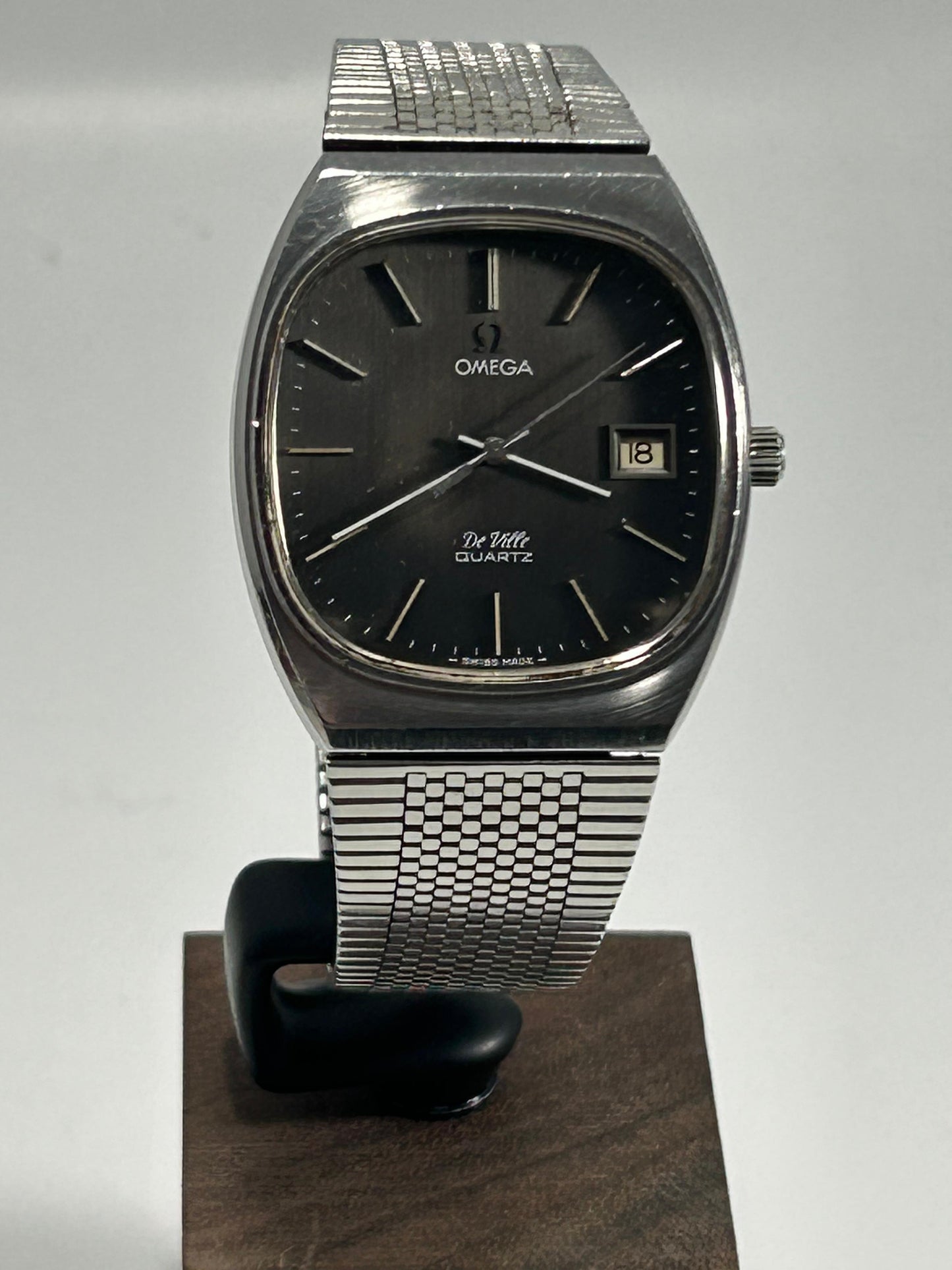 Vintage Omega De Ville Quartz Ref. 192.0035 – Cal. 1342 – Black Dial – Stainless Steel