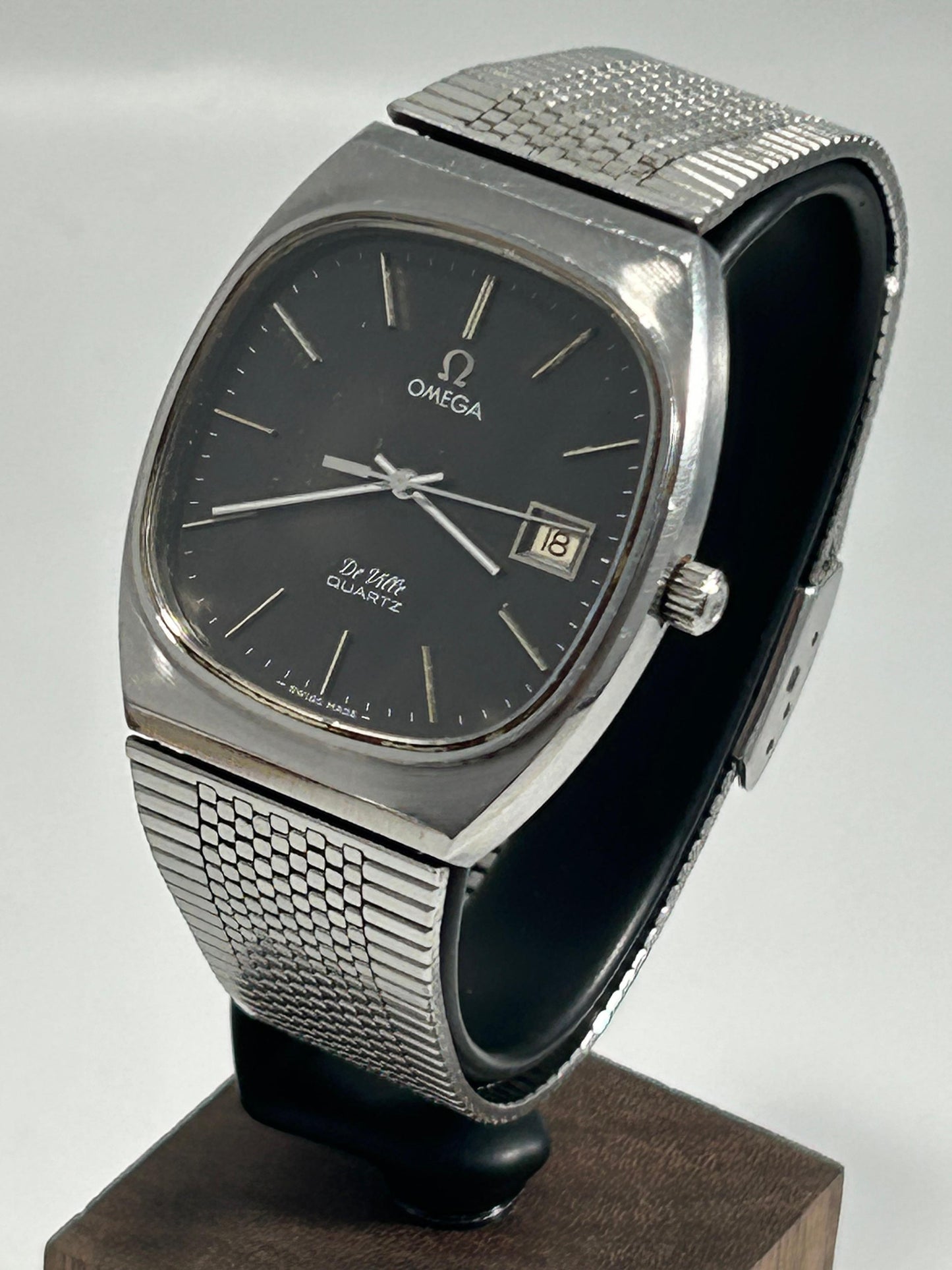 Vintage Omega De Ville Quartz Ref. 192.0035 – Cal. 1342 – Black Dial – Stainless Steel