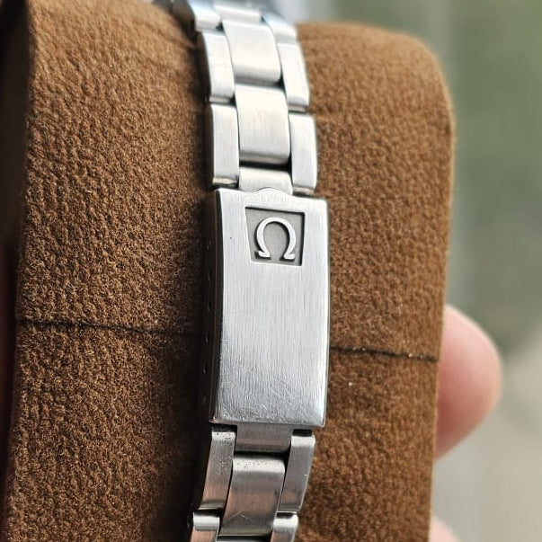 1970s Omega Genève Dynamic Unisex Automatic – Silver Dial, Integrated Bracelet