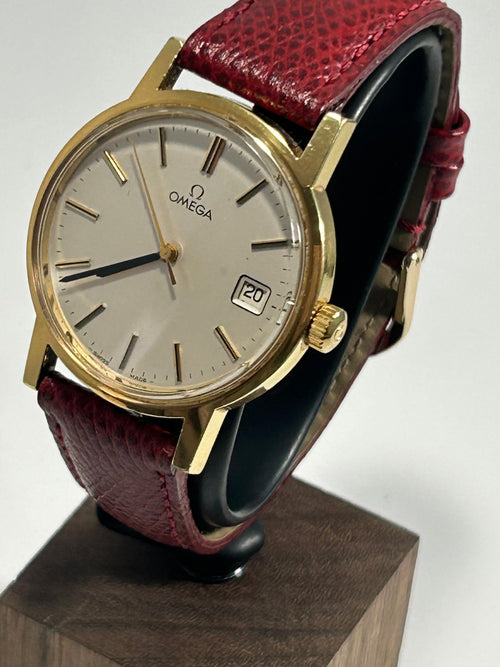 1975 Omega Genève 136.0104 - Mechanical, 33mm Case, Champagne Sunburst Dial, Gold Case