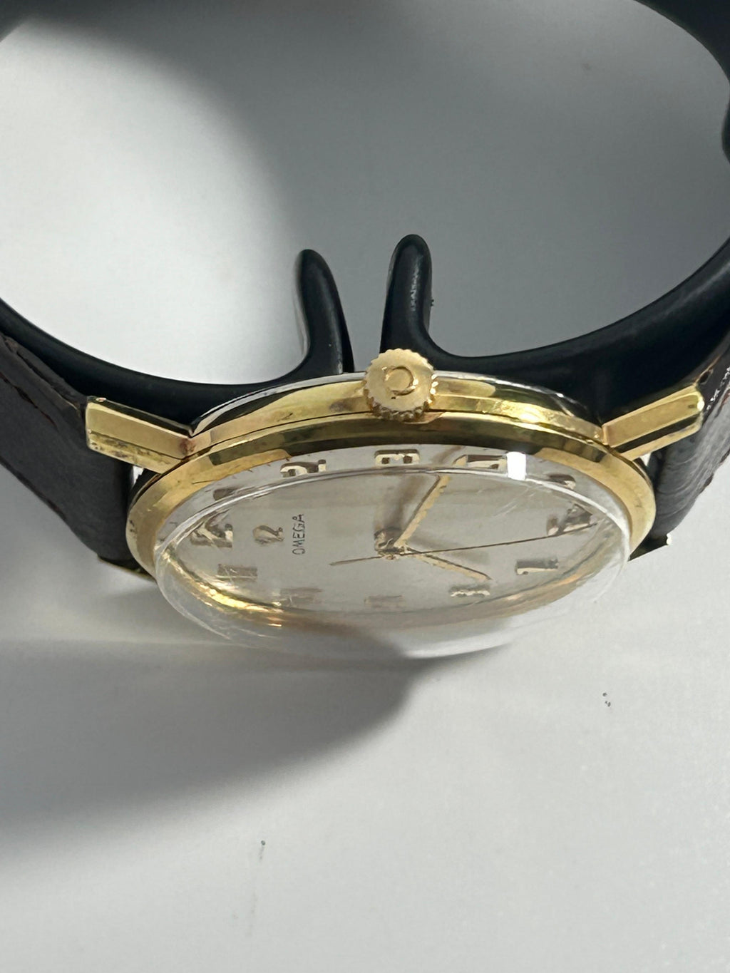 Omega Genève "Fishscale" Dial Vintage Men's Watch