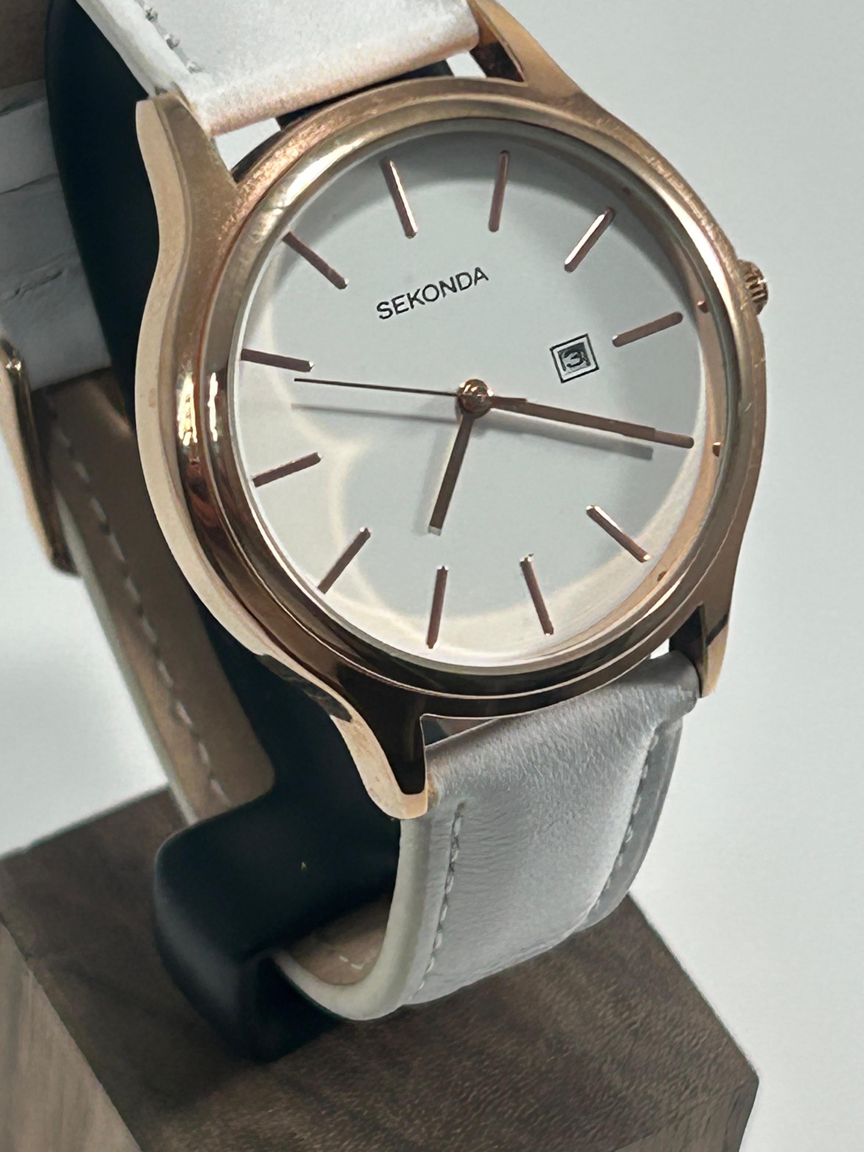 Sekonda Classic Quartz — Rose Gold-Tone, White Dial, Date, White Leather Strap