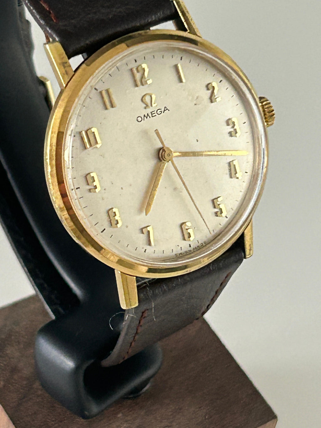 Omega Genève "Fishscale" Dial Vintage Men's Watch