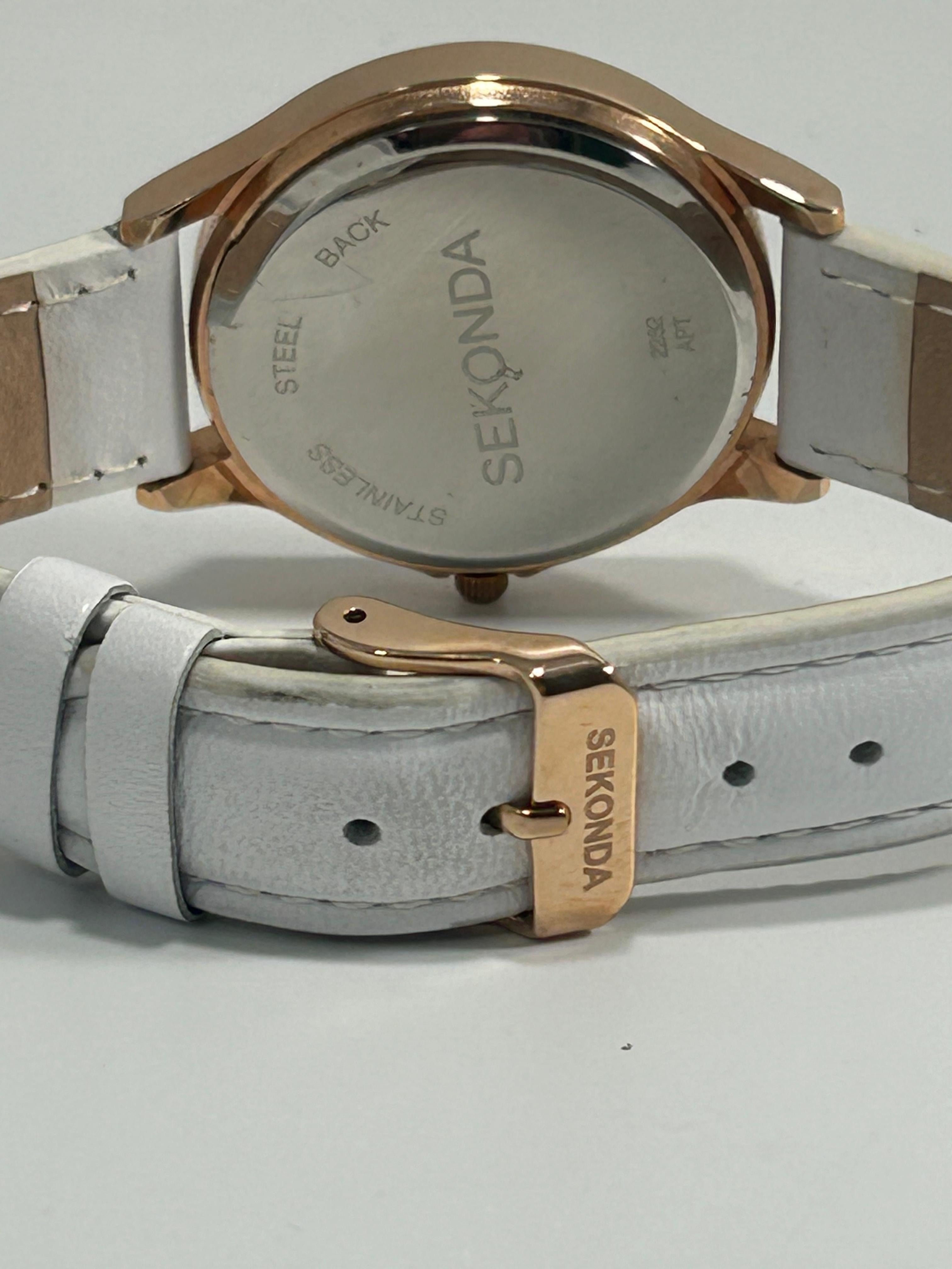 Sekonda Classic Quartz — Rose Gold-Tone, White Dial, Date, White Leather Strap