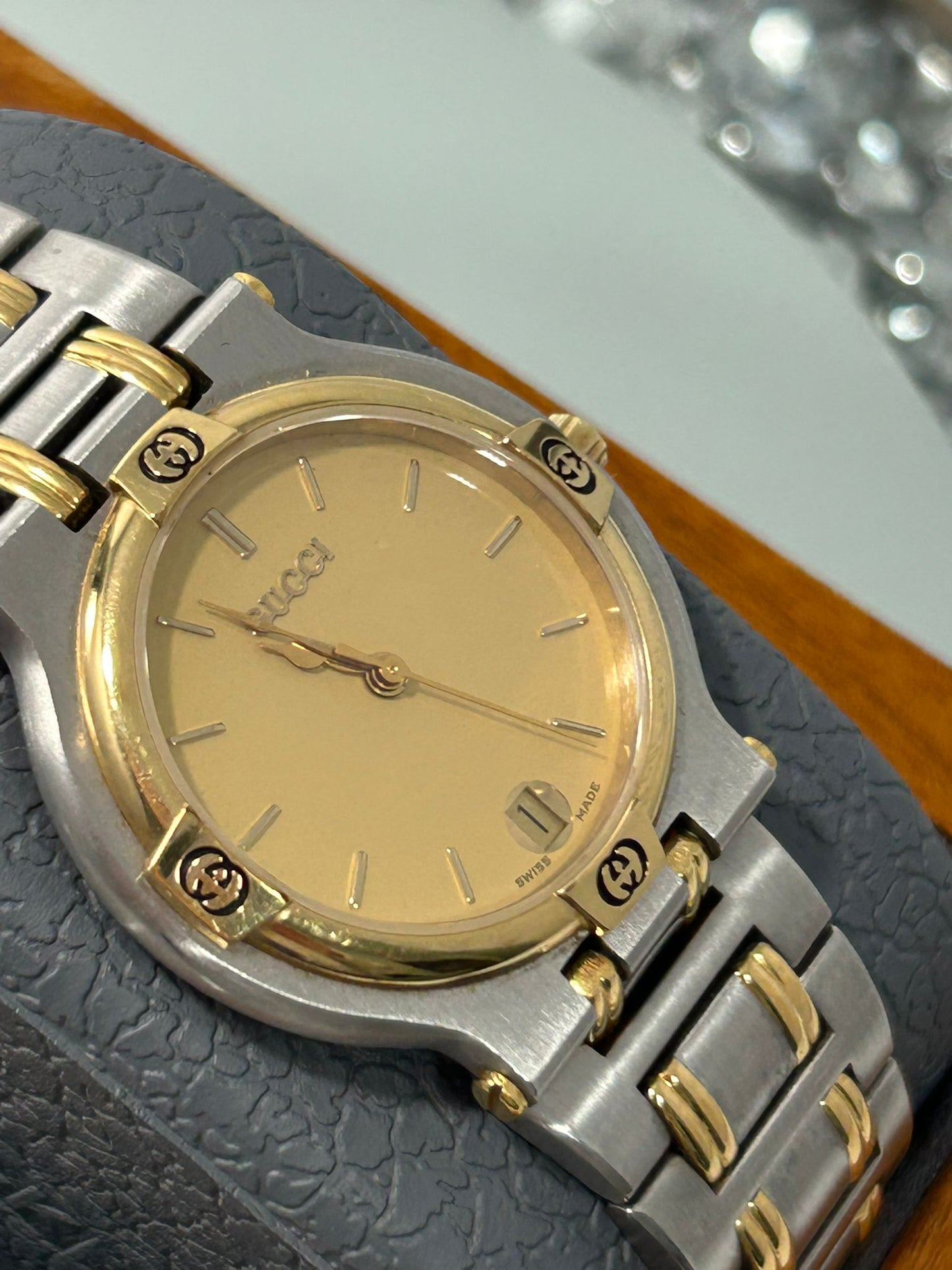 Gucci Vintage 9000M Stainless Steel Gold Bezel Unisex Swiss Quartz Watch